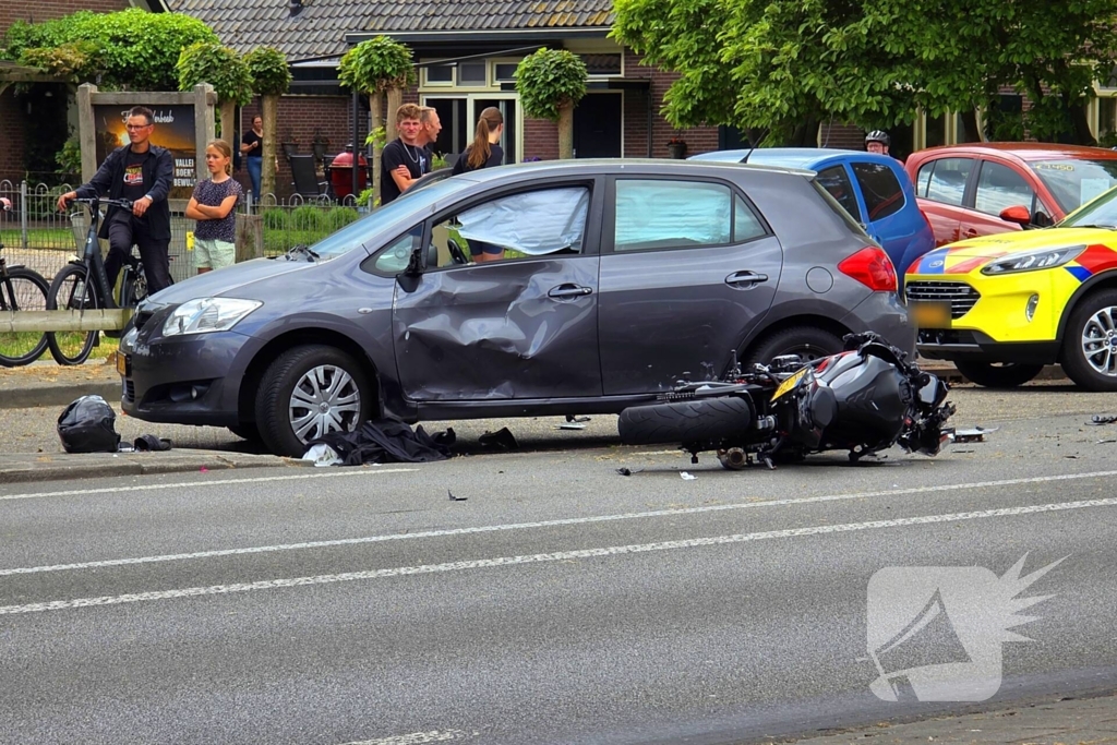 Motorrijder zwaargewond bij aanrijding met automobilist