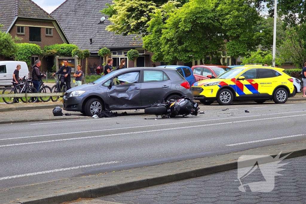 Motorrijder zwaargewond bij aanrijding met automobilist