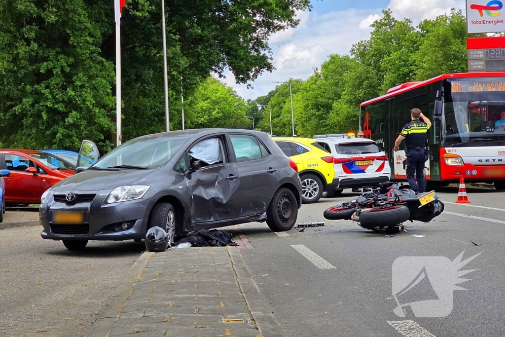 Motorrijder zwaargewond bij aanrijding met automobilist