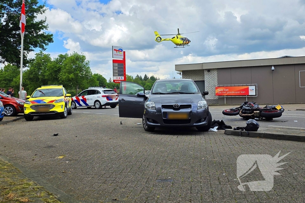 Motorrijder zwaargewond bij aanrijding met automobilist