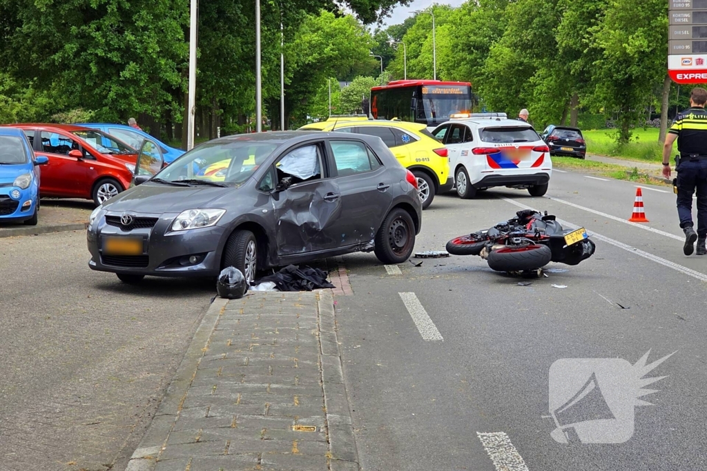 Motorrijder zwaargewond bij aanrijding met automobilist