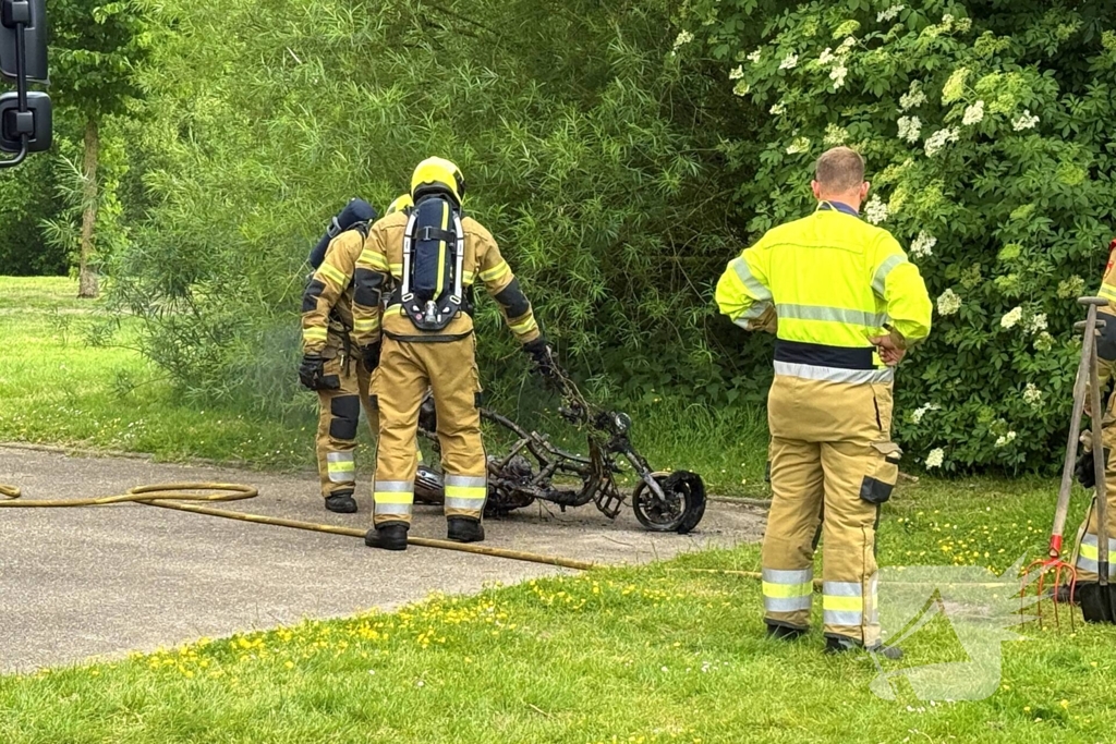 Scooter in brand gestoken