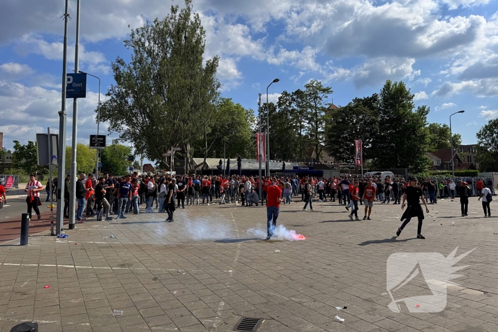 PSV landskampioen na bizarre inhaalrace