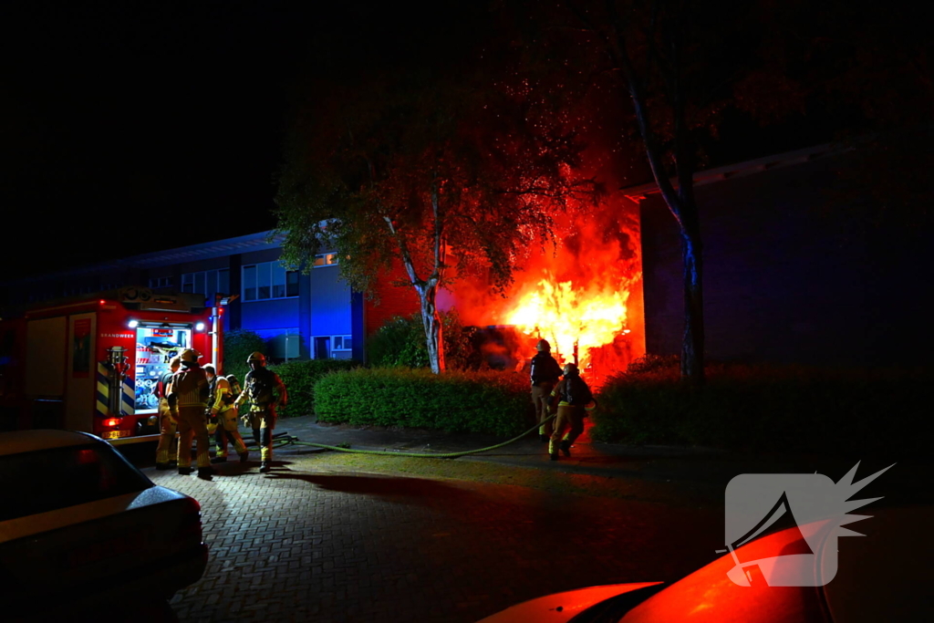 Brand verwoest schuur in de nacht