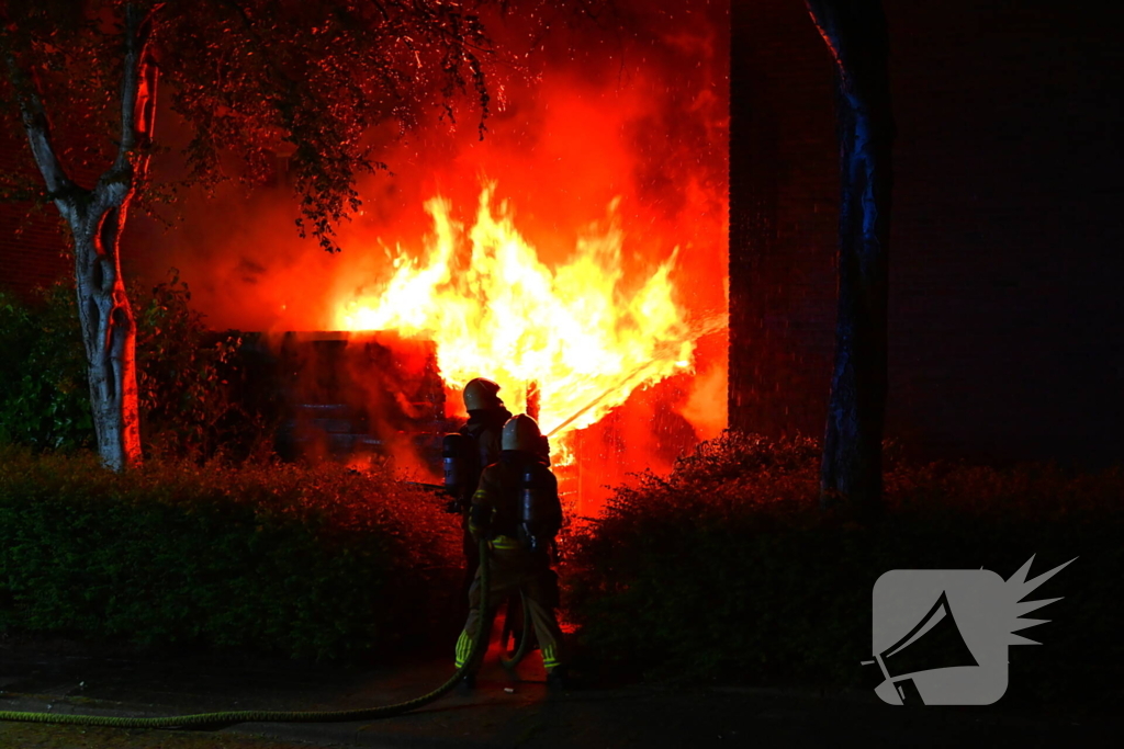 Brand verwoest schuur in de nacht