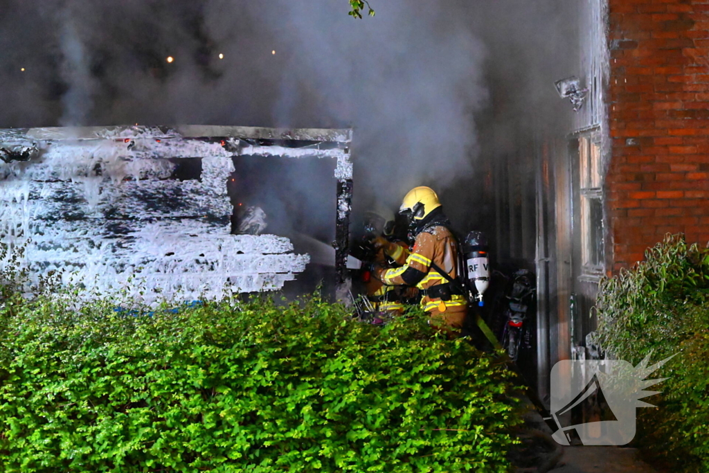Brand verwoest schuur in de nacht
