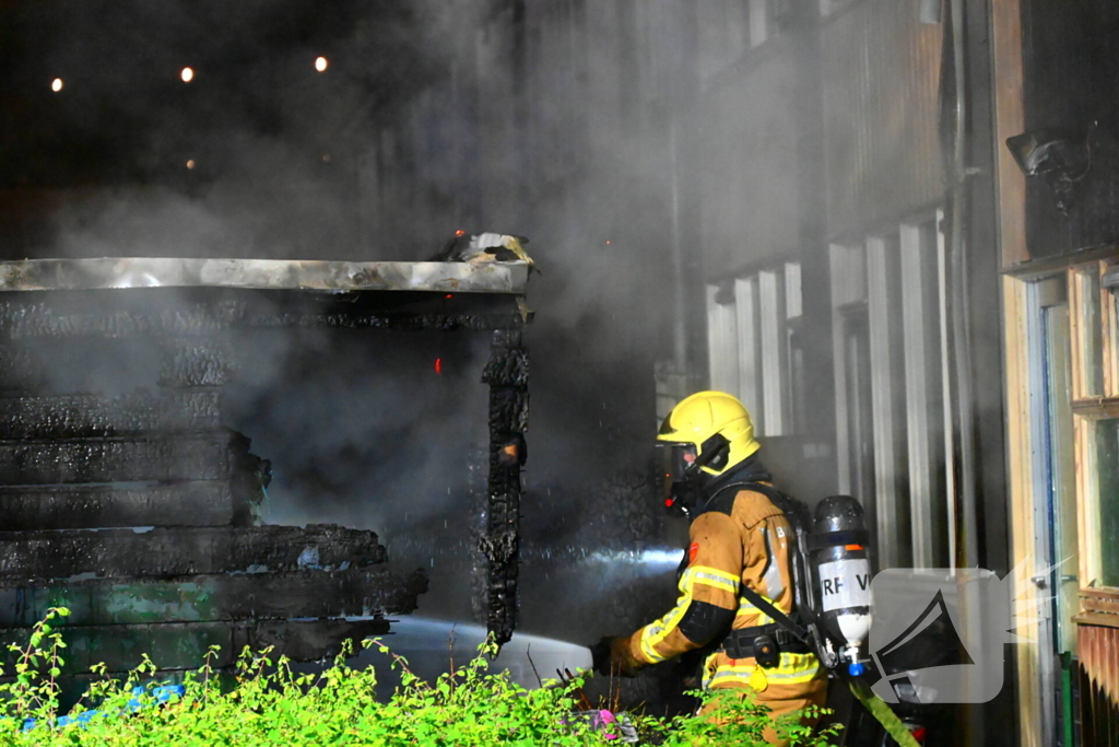 Brand verwoest schuur in de nacht