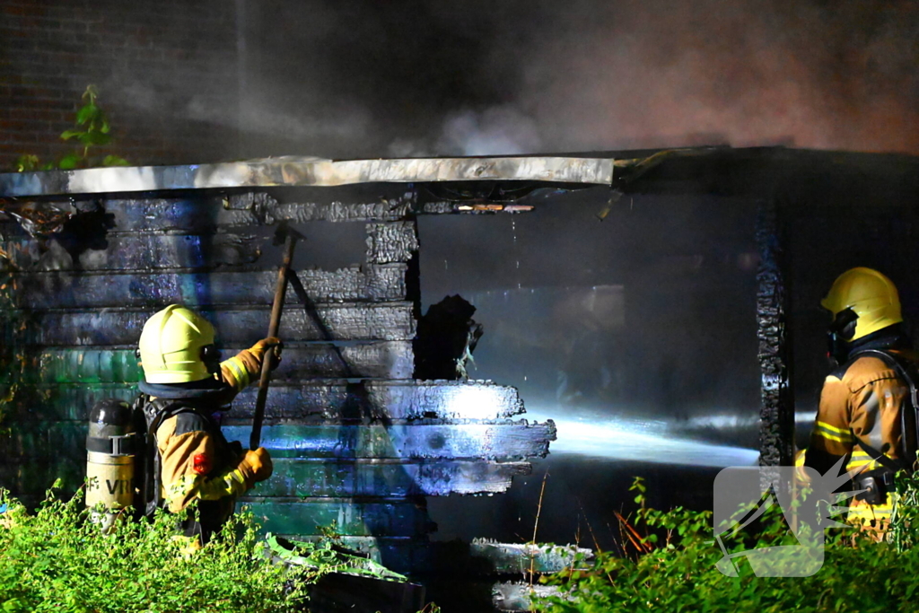Brand verwoest schuur in de nacht