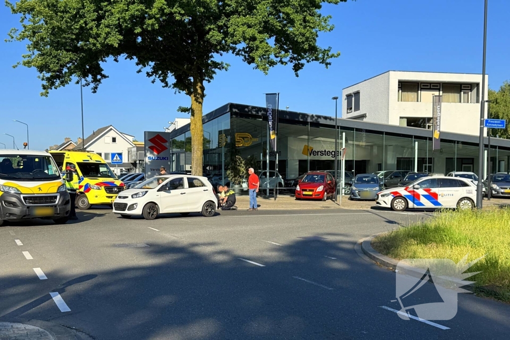 Fietser aangereden door auto
