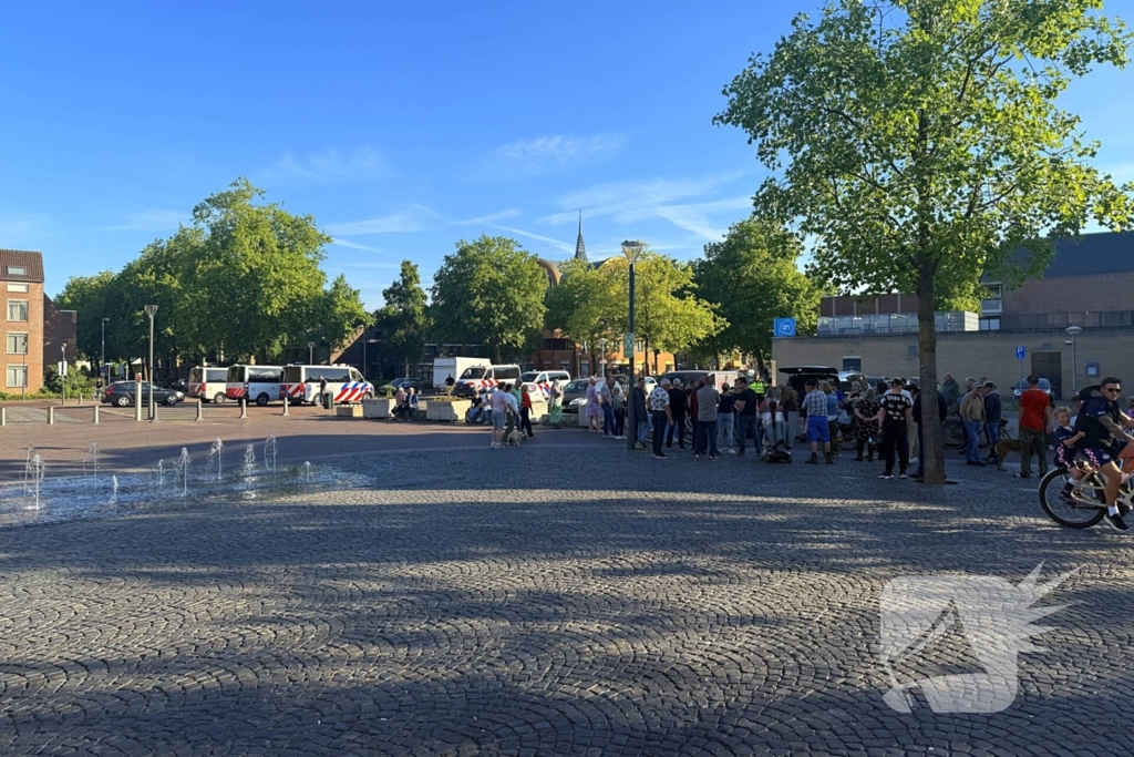 Mobiele eenheid aanwezig bij protest