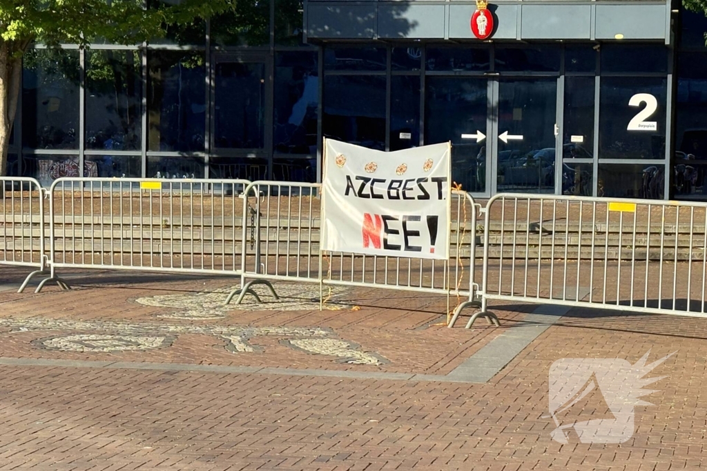 Mobiele eenheid aanwezig bij protest