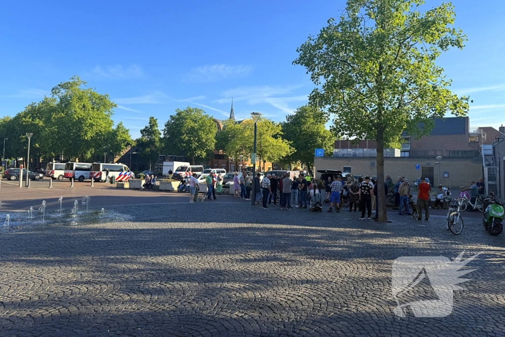 Mobiele eenheid aanwezig bij protest