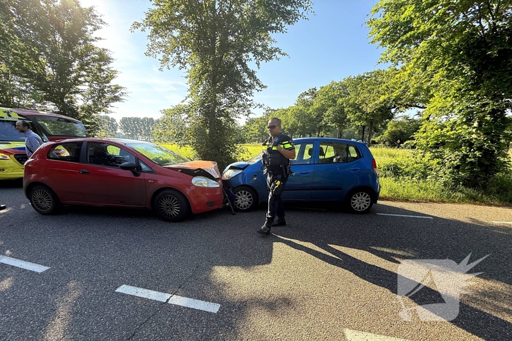 Frontale aanrijding zonder gewonden