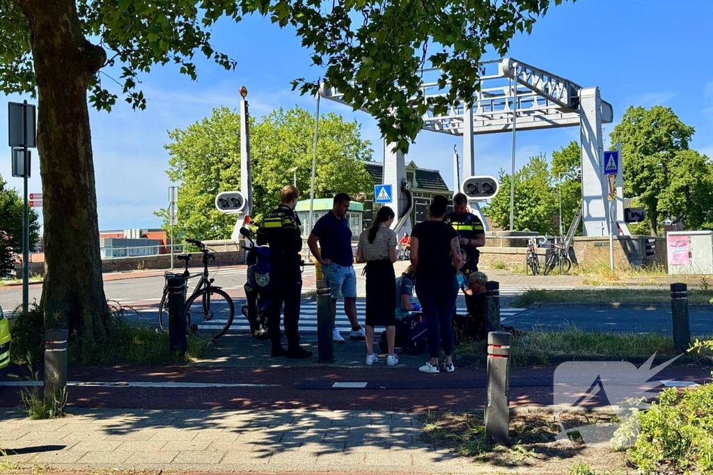 Fietser naar ziekenhuis na aanrijding