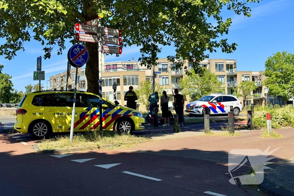 Fietser naar ziekenhuis na aanrijding