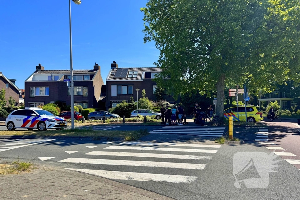Fietser naar ziekenhuis na aanrijding