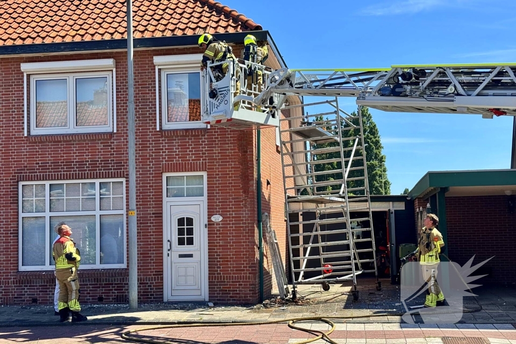 Vogelnesten op dak leiden tot vuur