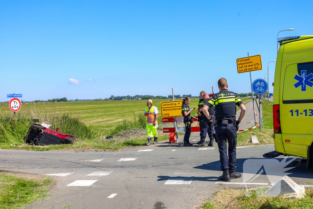 Invalidenauto raakt te water na ongeval