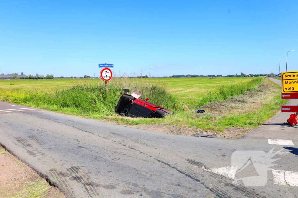 Invalidenauto raakt te water na ongeval