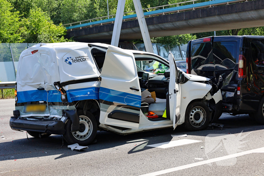 Kettingbotsing leidt tot ziekenhuisopnames en verkeersopstoppingen
