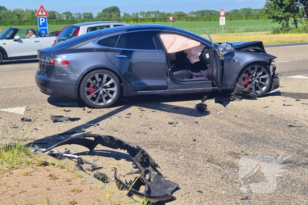 Ongeval met grote schade verstoort verkeer
