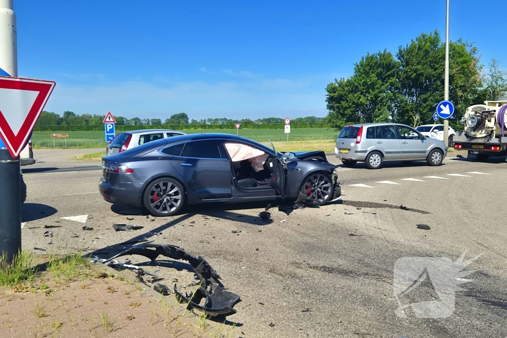 Ongeval met grote schade verstoort verkeer