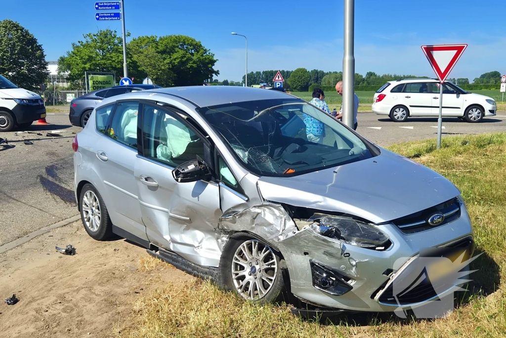 Ongeval met grote schade verstoort verkeer