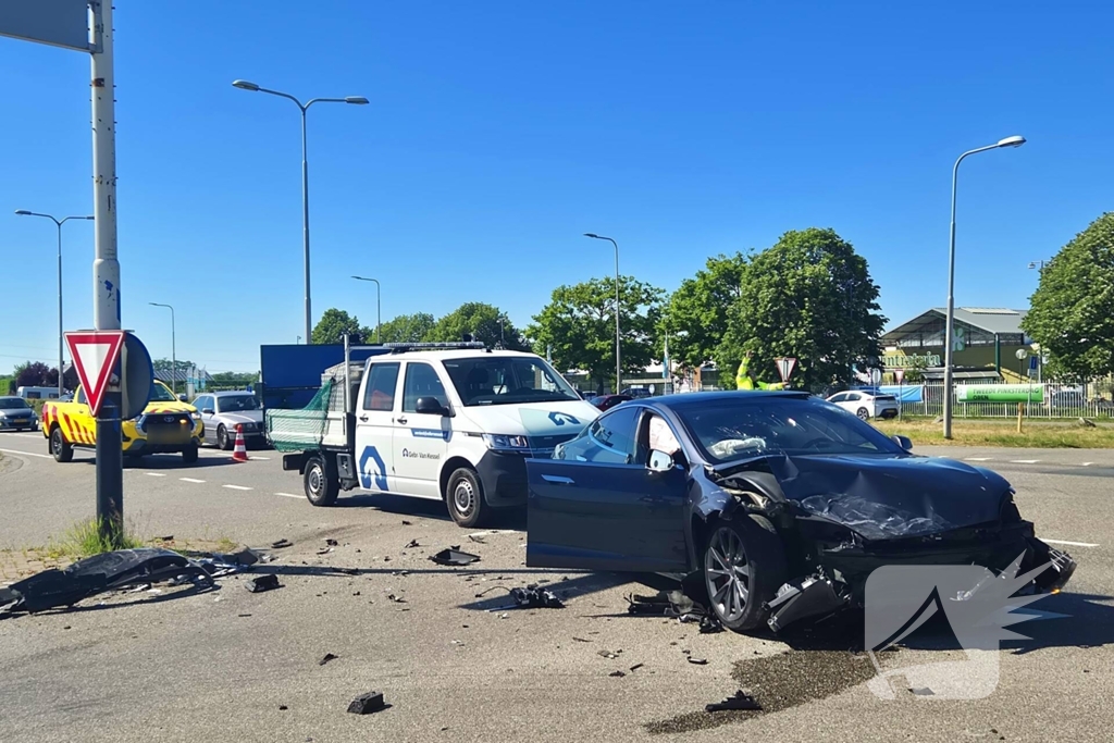 Ongeval met grote schade verstoort verkeer