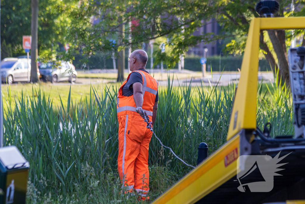 Moeder en kind belanden in het water