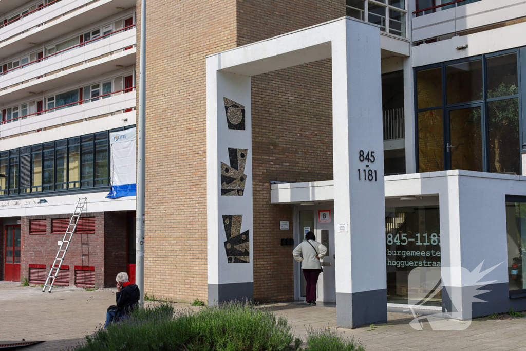 Politie plaatst tent bij gevonden lichaam