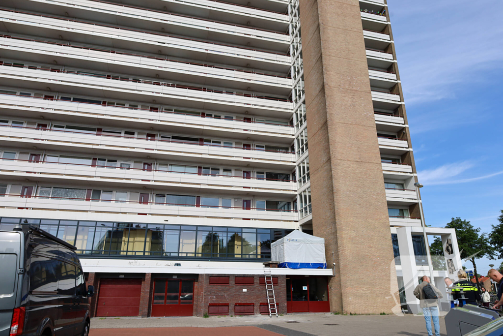 Politie plaatst tent bij gevonden lichaam