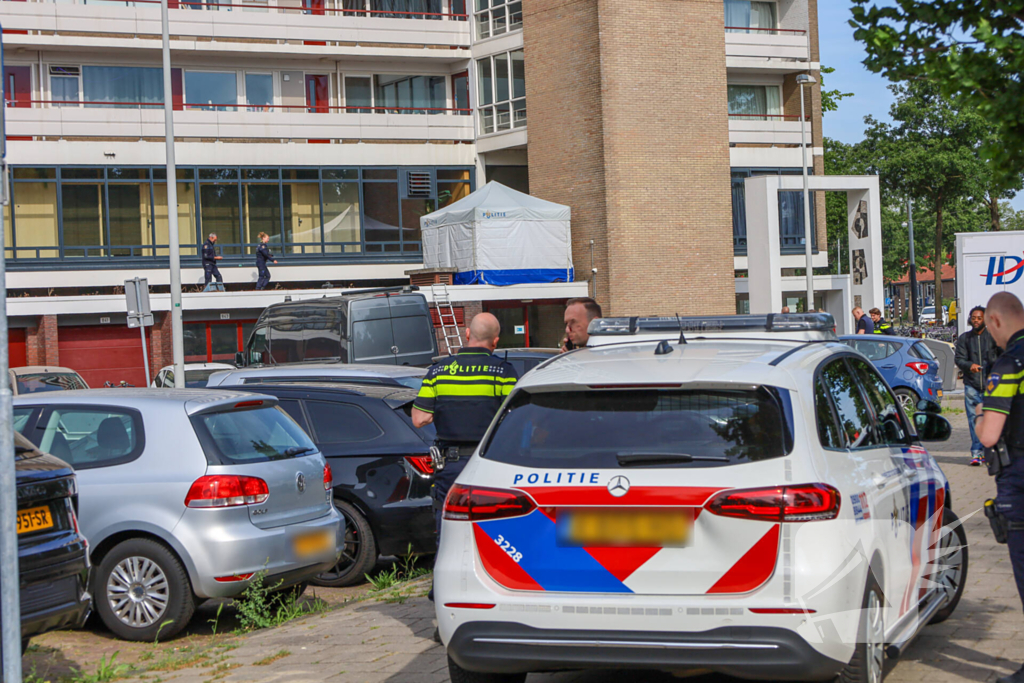 Politie plaatst tent bij gevonden lichaam