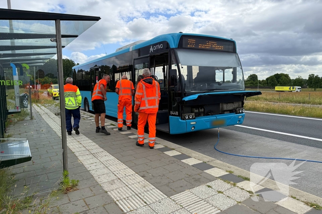 Lijnbus stilgevallen op snelweg