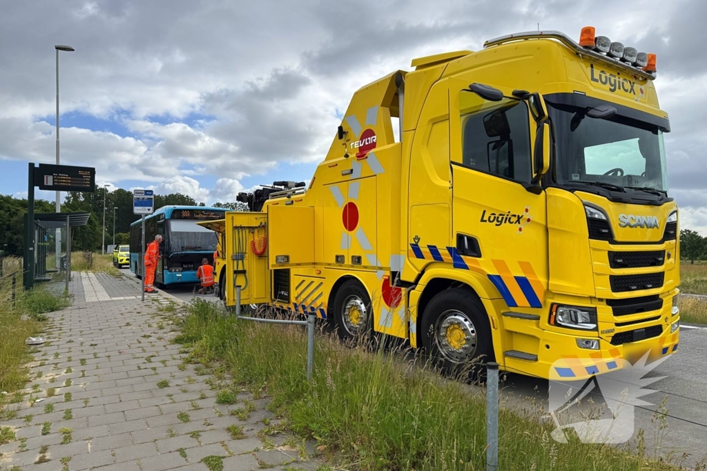 Lijnbus stilgevallen op snelweg