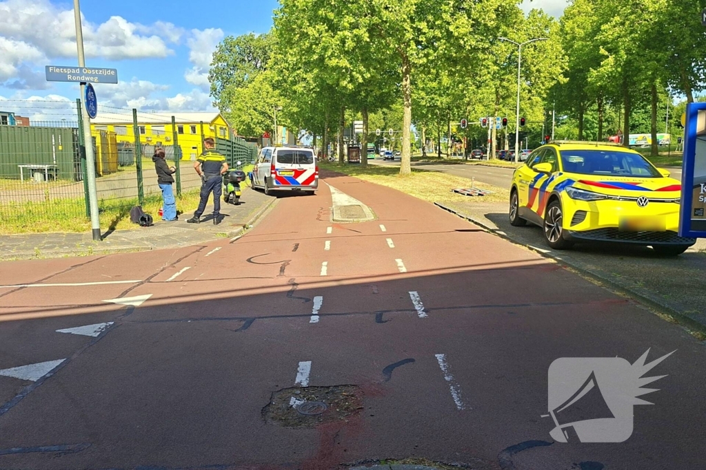 Verkeersongeluk tussen fietser en scooterrijder