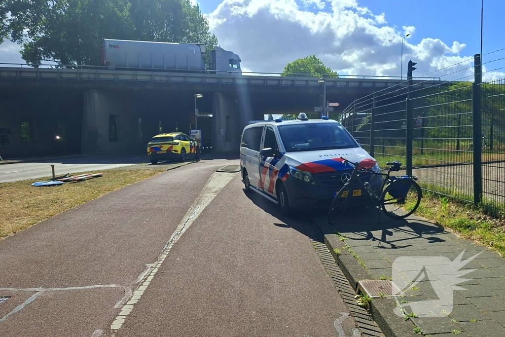 Verkeersongeluk tussen fietser en scooterrijder