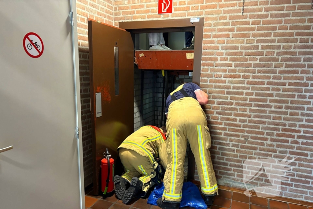 Brandweer ingezet voor liftopsluiting