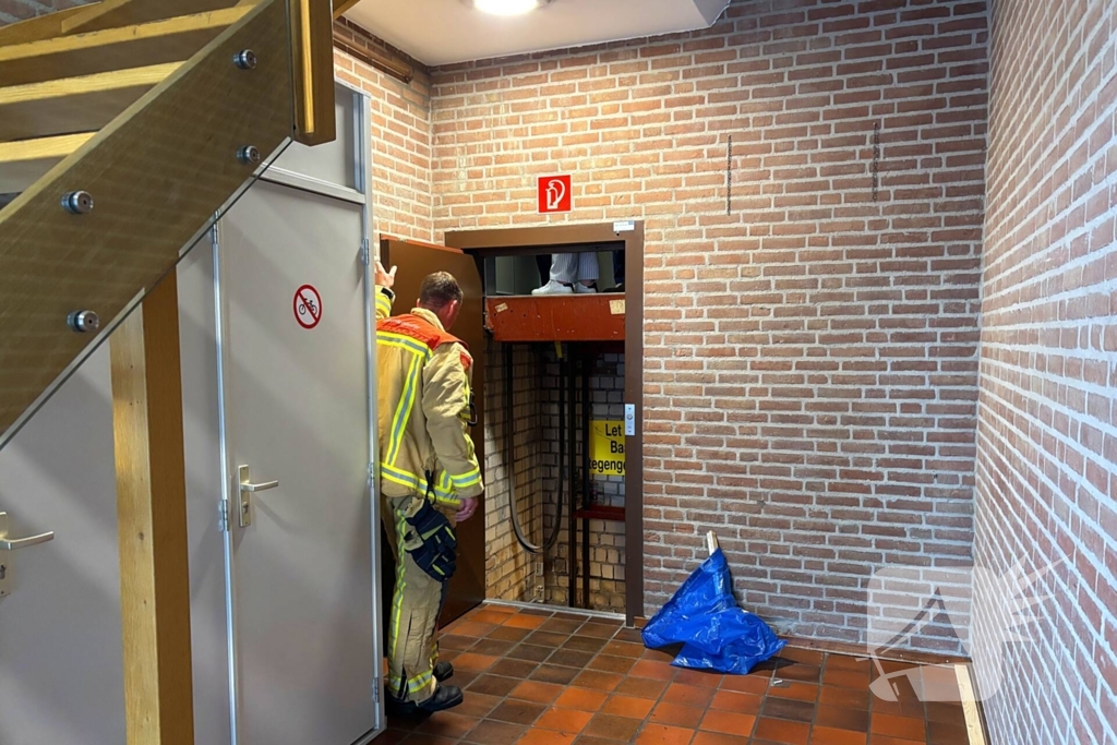 Brandweer ingezet voor liftopsluiting