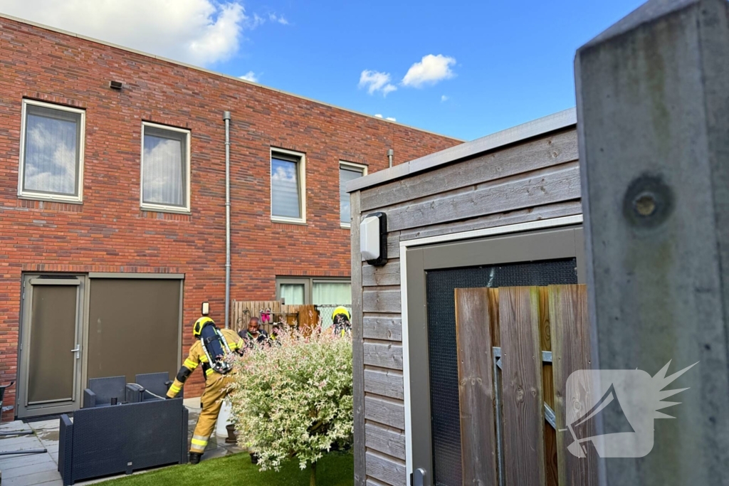 Heg in achtertuin gaat in vlammen op