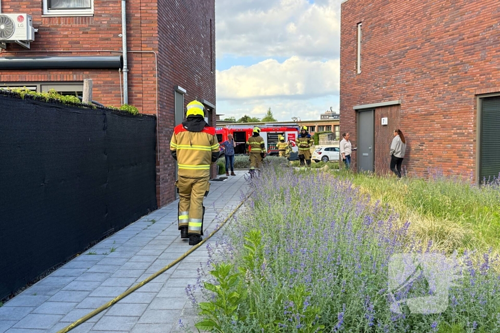 Heg in achtertuin gaat in vlammen op