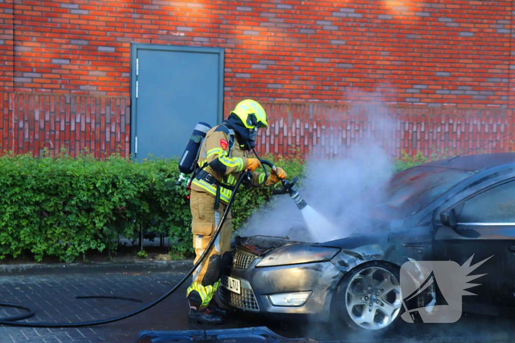Brandweer ingezet voor autobrand