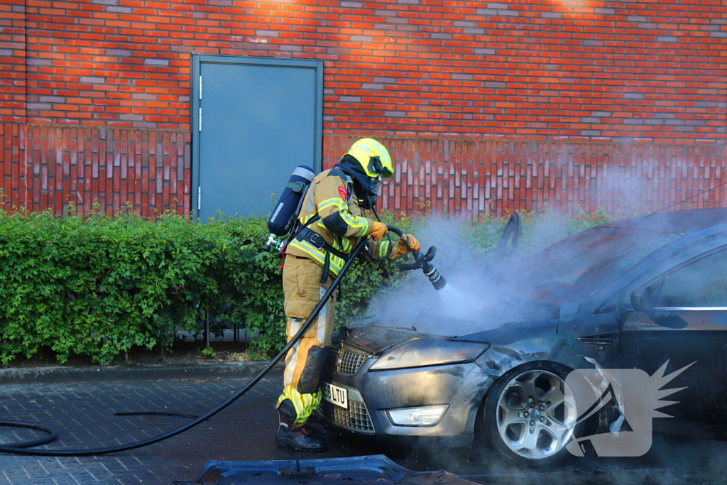 Brandweer ingezet voor autobrand