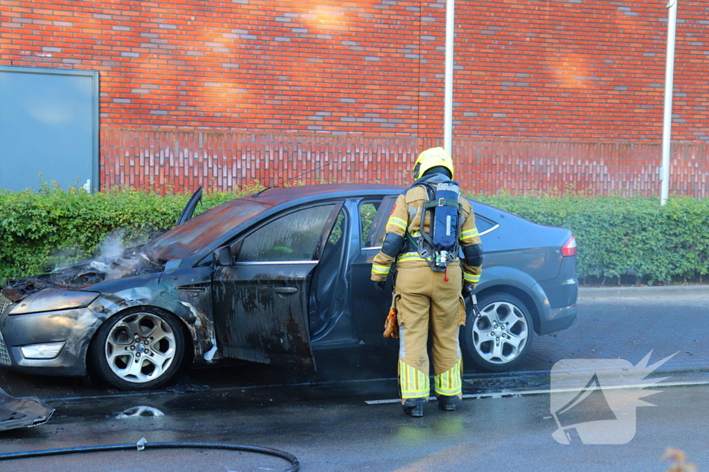 Brandweer ingezet voor autobrand