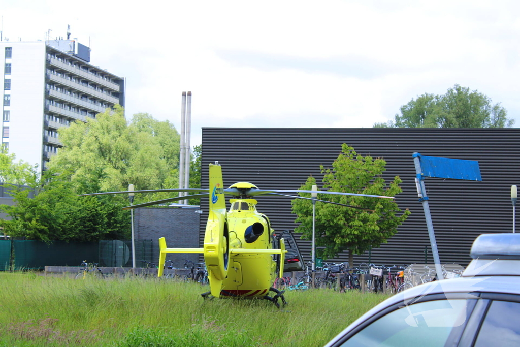 Traumahelikopter landt voor medische noodsituatie