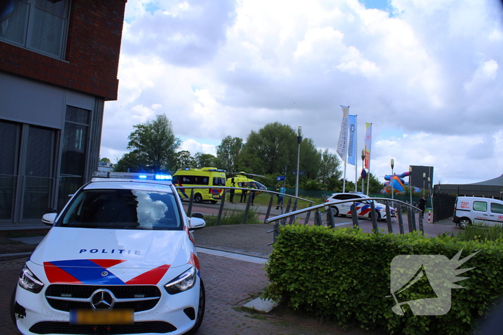 Traumahelikopter landt voor medische noodsituatie