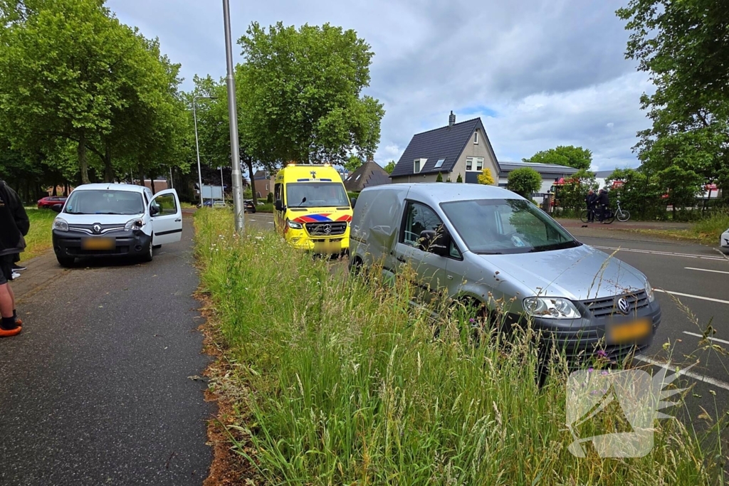 Ongeluk met twee voertuigen leidt tot schade