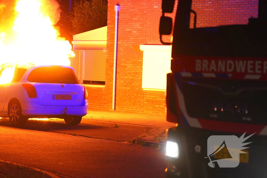 Auto volledig verwoest door brand