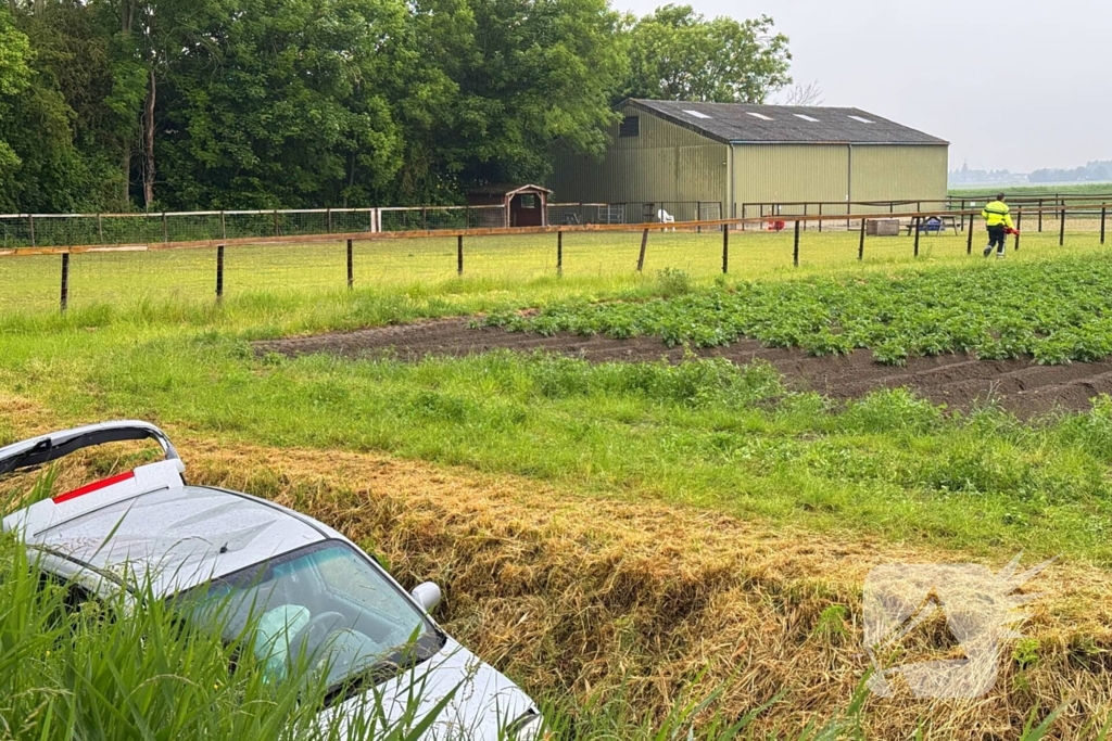 Auto te water na ongeval