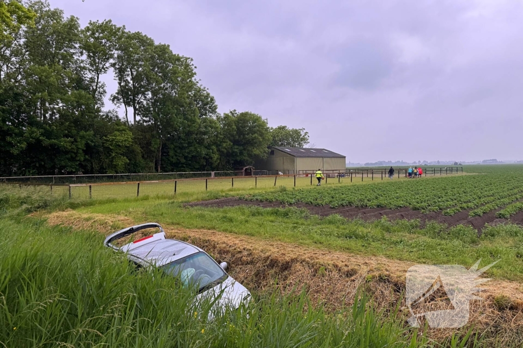Auto te water na ongeval