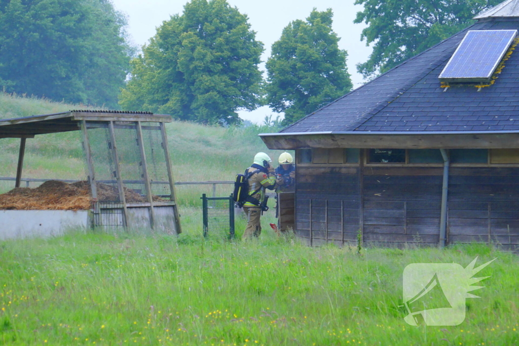 Brand bij dierenverblijf snel gedoofd